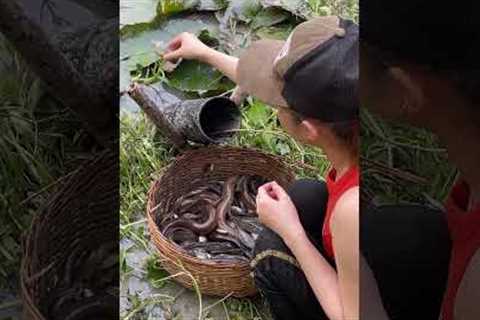 Amazing Oil Fishing Technique With Survival Skills 👏 #fishing