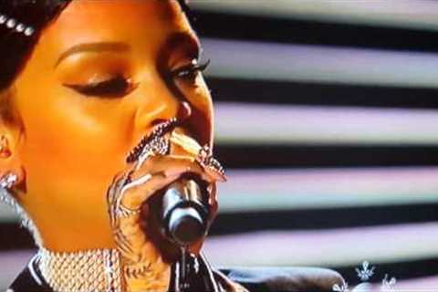 Rihanna Icon Award