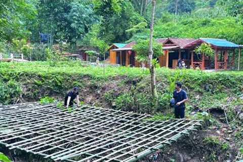 The process of making melon and squash under the stream. Promise a bumper season