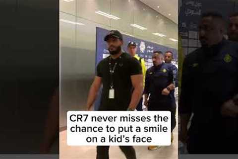 Cristiano Ronaldo's reaction to a young fan impersonating his celebration 😍
