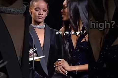 Rihana’s face when she asks that question #rihanna #naomicampbell #music #awards