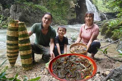 How to weave stream fish trap baskets, farm life, SURVIVAL ALONE