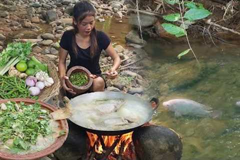 Survival in the rainforest, Catch and cook, Redfish soup hot chili so Delicious food for dinner