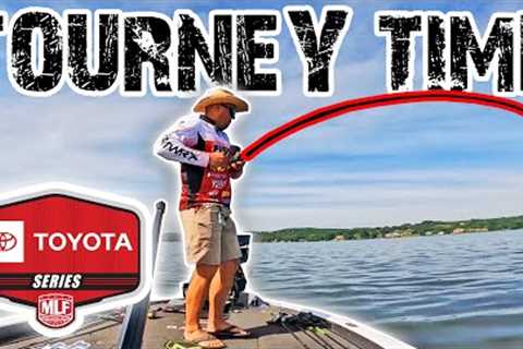 PRO BASS FISHING TOURNAMENT On LAKE CHICKAMAUGA! (MLF TOYOTA 2024) DAY 1
