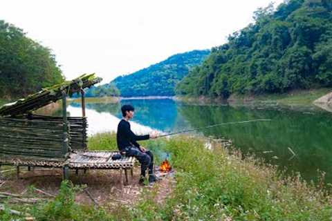 2 Days solo survival CAMPING by the River. Bushcraft Survival Shelter, Fishing, Catch and Cook