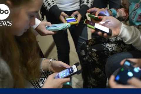 U.S. surgeon general calls for social media warning labels