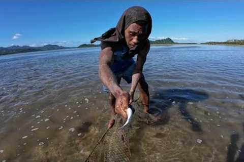 Catching Fish For Lunch After Community Work With The Village Boys (Catch, Clean, Cook)🐟🇫🇯