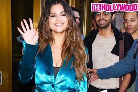 Selena Gomez Says She's Too Shy To Pose But Does It Anyway When Mobbed By Paparazzi & Fans In N...