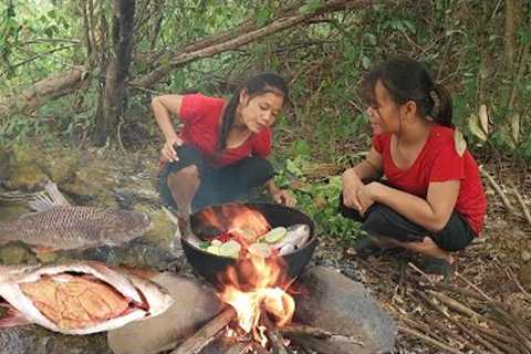 Two sisters catch fish in river and Cook for dinner, Survival in rainforest