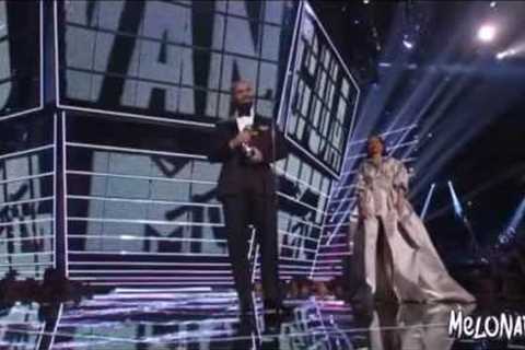 Rihanna's awkward dab at the 2016 VMA's