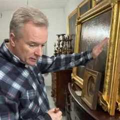 The ochre sides of antique gilt picture frames