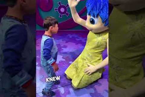 Little boy with special needs made a new best friend at Disney World ❤️
