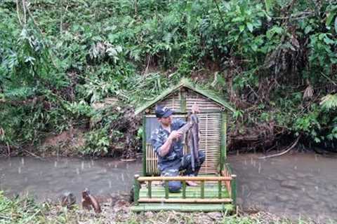 camping alone building a safe shelter - catching fish, cooking, heavy rain - survival skills