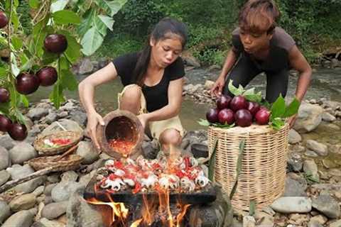 Yummy! Octopus hot spicy chili grilled on the rock so delicious food for dinner, Survival cooking