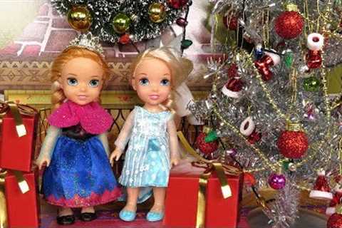 Christmas ! Elsa and Anna toddlers - Santa  gifts - Tree decoration