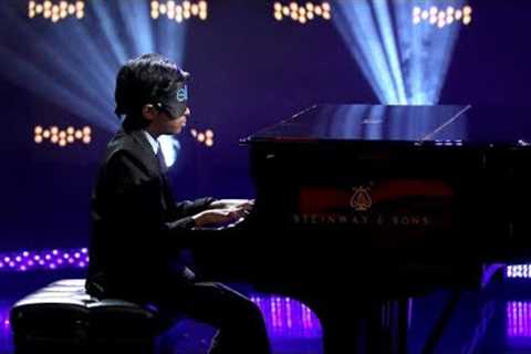 Kid Piano Prodigy Lydian Plays Blindfolded