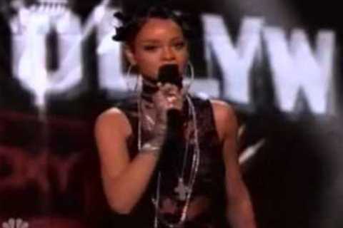 Rihanna Wins Artist of the Year | iHeartRadio Music Awards 2014