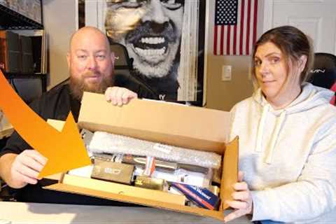What's inside of a $300 Amazon Customer Returns Box full of KNIVES