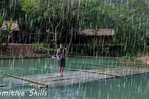 FULL VIDEO: 135 Days build Floating raft on a pond, Solo Survival in the rain. Primitive Skills 193