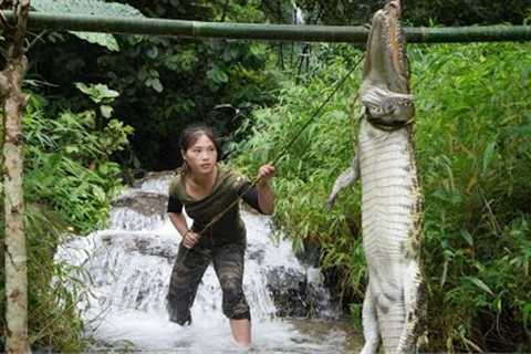 Crocodile surprise attack, skills, trap making, cooking, survival alone