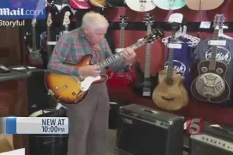 81-Year-Old Nashville Guitar Player Goes Viral