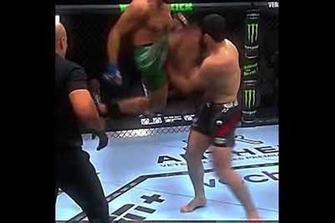 If that flying knee landed, Johnny Walker could have been fighting for the title 😭