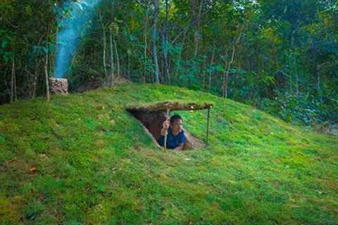 Solo Bushcrafts Camping Build Warm Underground Tunnel Shelter, Catch n Cook, Jungle Survival Skills