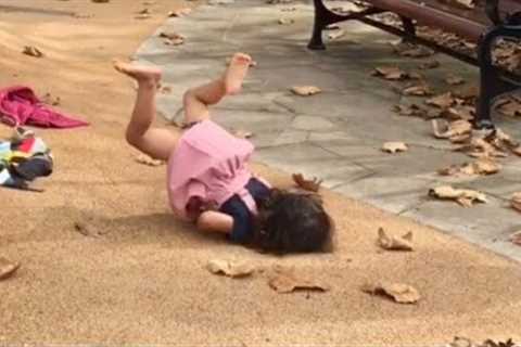 💕 Funny falling 😟🤣 Little girls / bloopers / kids falling