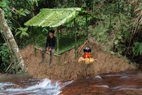 2 DAYS solo survival CAMPING by the Stream. Wild Food, Catch and Cook. Bushcraft Survival Shelter