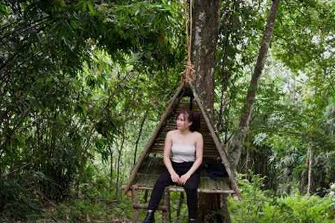 Solo survival in jungle. Bushcraft skills &amp; Tree shelter building