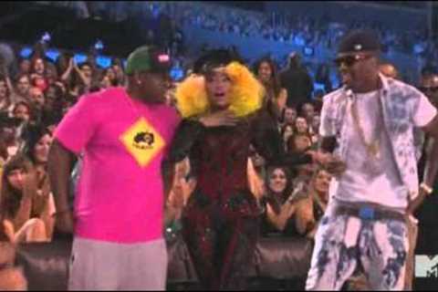 Rihanna, One Direction Win Big at VMAs