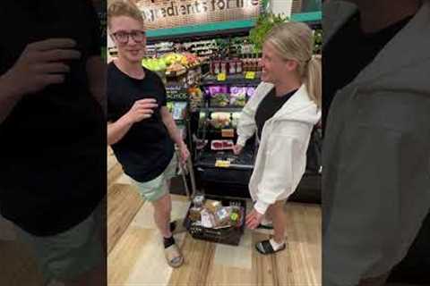 21 Second Shopping Spree Shakepaid! #randomactsofkindness #shoppingspree #shortschallenge
