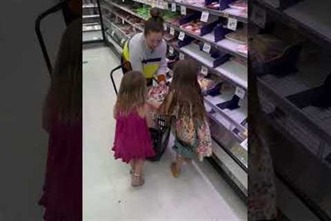 21 Second Shopping Spree! #randomactsofkindness #shakepaid #short