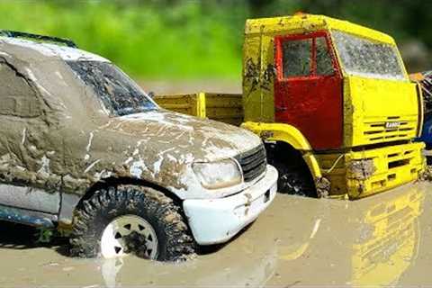 RC Cars MUD and Splashes — KAMAZ, Ford Bronco Axial SCX10, Toyota Land Cruiser Axial SCX10