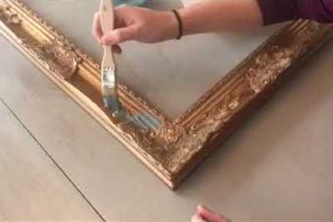 HOW TO ANTIQUE A FRAME USING CHALK PAINT. TIPS AND TRICKS TO GET A BEAUTIFUL ANTIQUE FINISH.