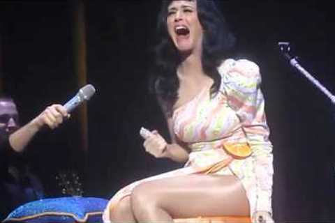Pop stars on stage fails.