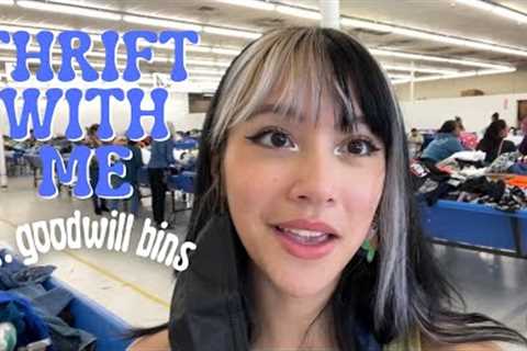 THRIFT WITH ME @ 7 AM!! Y2K thrifting vlog ft. the Goodwill Bins!!