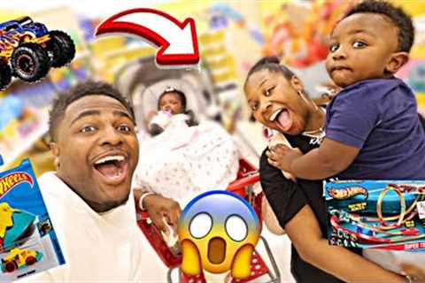 SURPRISING BABY KASEN ON A SHOPPING SPREE WITH TOYS! (BABY KALI FIRST TIME GOING OUT)