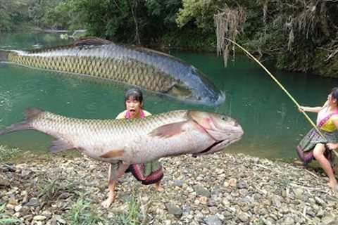 Survival skills: Big Fish At Deep Water Are Caught By Primitive Fishing - Cooking Fish Recipe