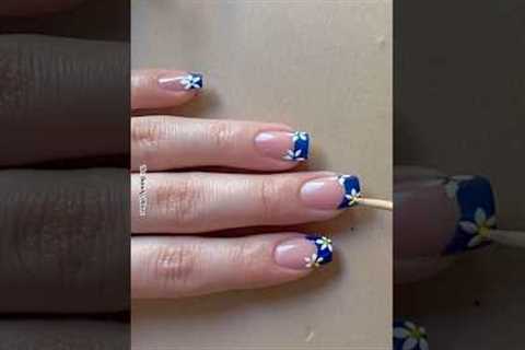 💅🌸Easy floral french tip nail art design #nailart2023 #naildesign #youtubeshorts #shorts