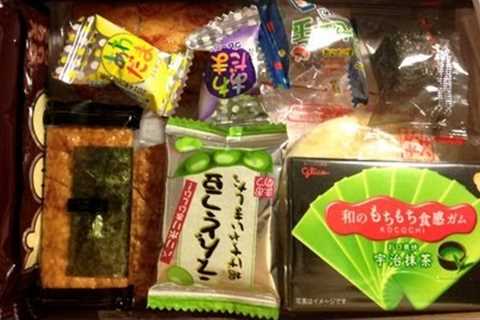 Skoshbox October 2013 unboxing Japanese snack subscription