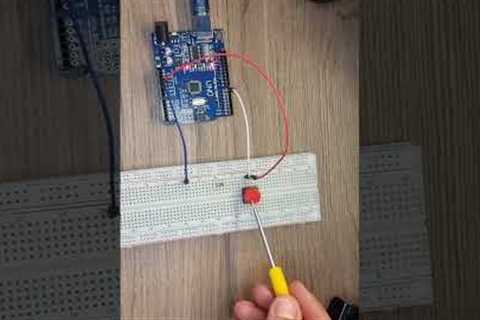 Understanding Digital Input Pins: The Basics You Need to Know! #arduino #shorts #engineeringstudent