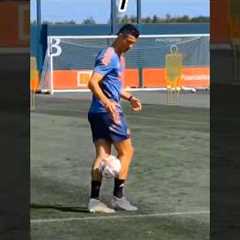 Ronaldo best 2 flick up skills 🔥⚽ #ronaldo #football #ronaldoskills #skills #football #soccer