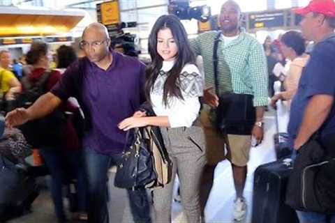 Selena Gomez Is Sexy On Her Way To Paris, Smiles When Asked If She'd Roast Justin Bieber