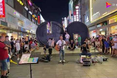 Awesome chinese street singer!