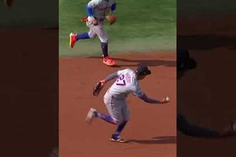 Francisco Lindor lays out to make the play! 👀 #baseball #highlights #sports #shorts