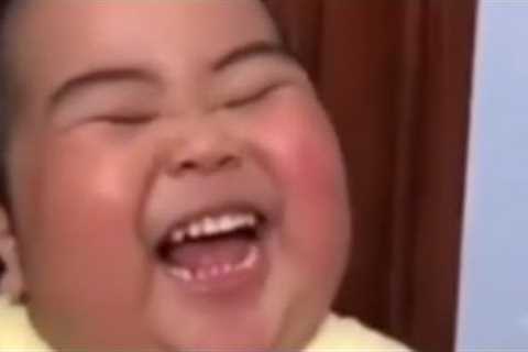 Boys sneezing vs girl sneezing 🤧#short #video #shorts #funny #viral #trending