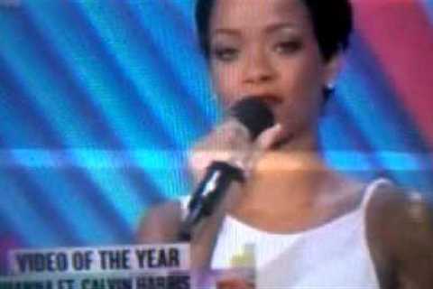 Rihanna wins MTV VMA video of the year