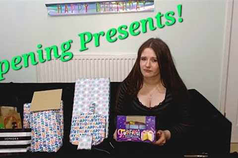 Alissa's 19th Birthday - Opening Presents!