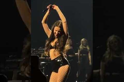 when Olivia Rodrigo FEELING HERSELF on stage 😭 #celebrity